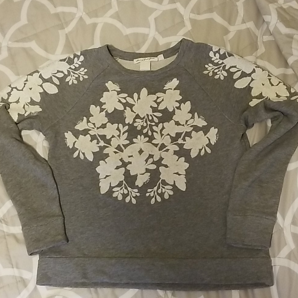 H&M ligthweight jacquarded floral sweathsirt S